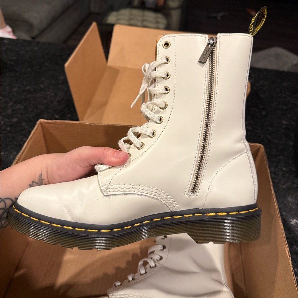 Dr. Martens Off-White Leather Combat Boots Alix Pointed Toe Ankle 8 Worn ONCE - Picture 7 of 8